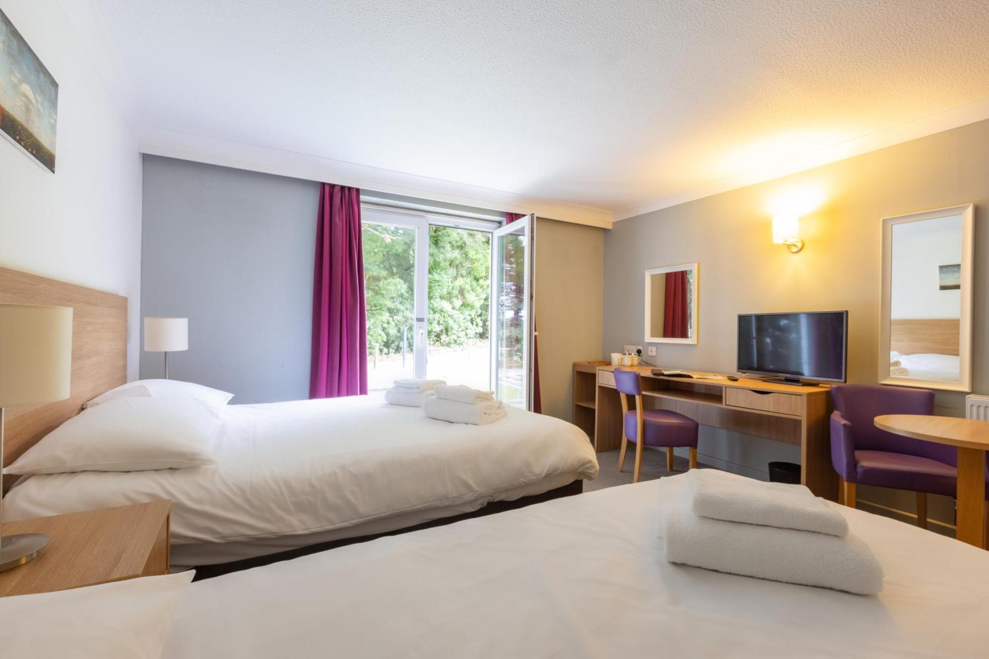 The Broadway Park Hotel Sandown Exteriör bild