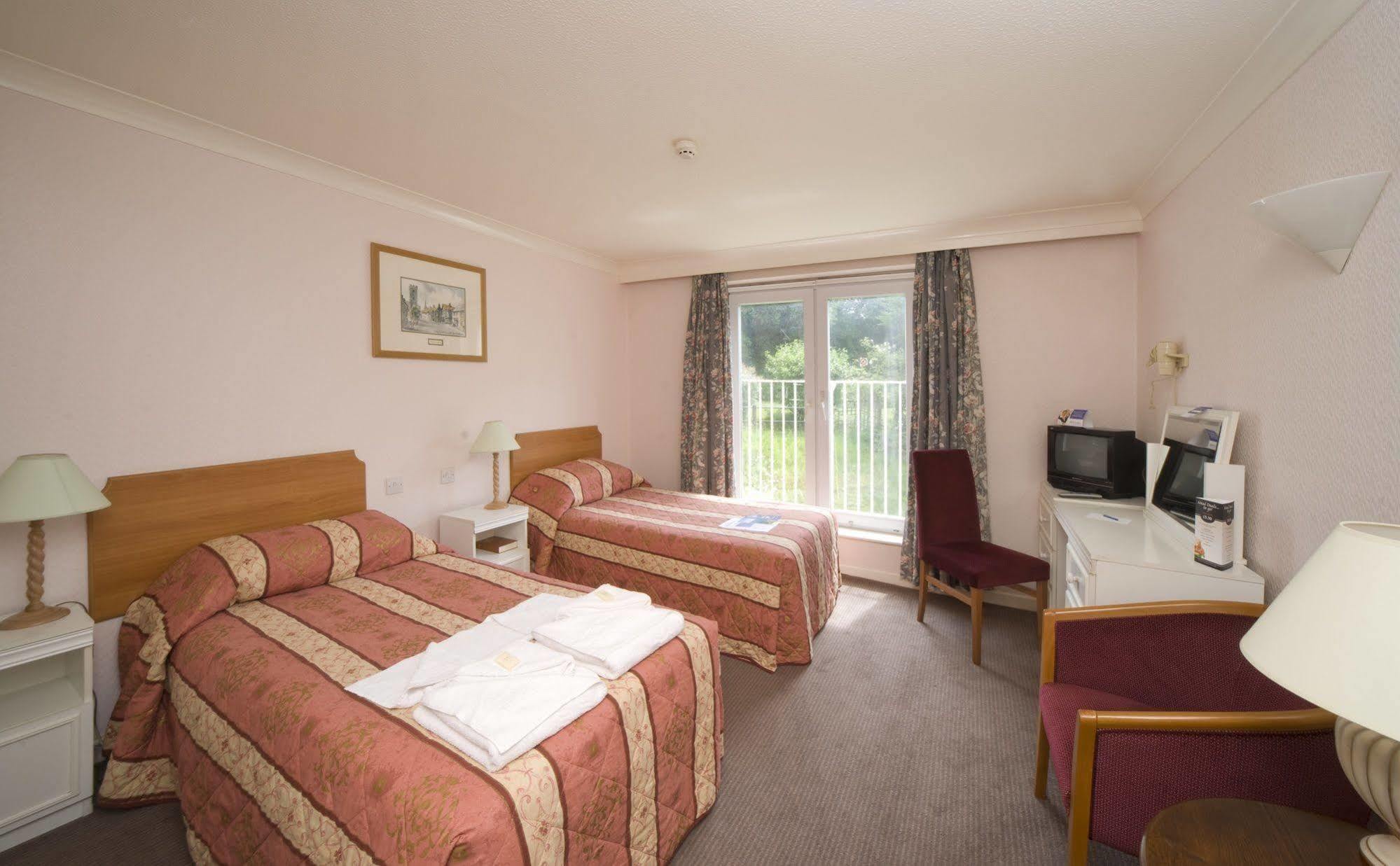 The Broadway Park Hotel Sandown Exteriör bild